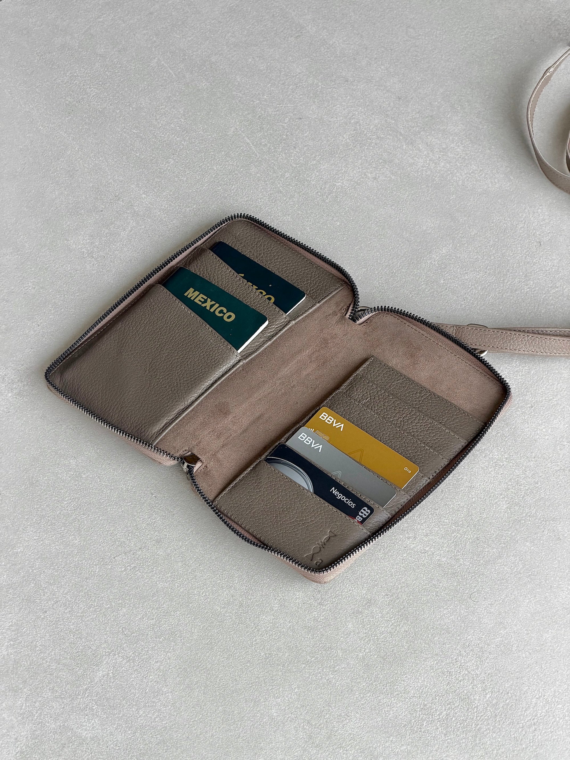 Portapasaporte familiar - Beige con greige