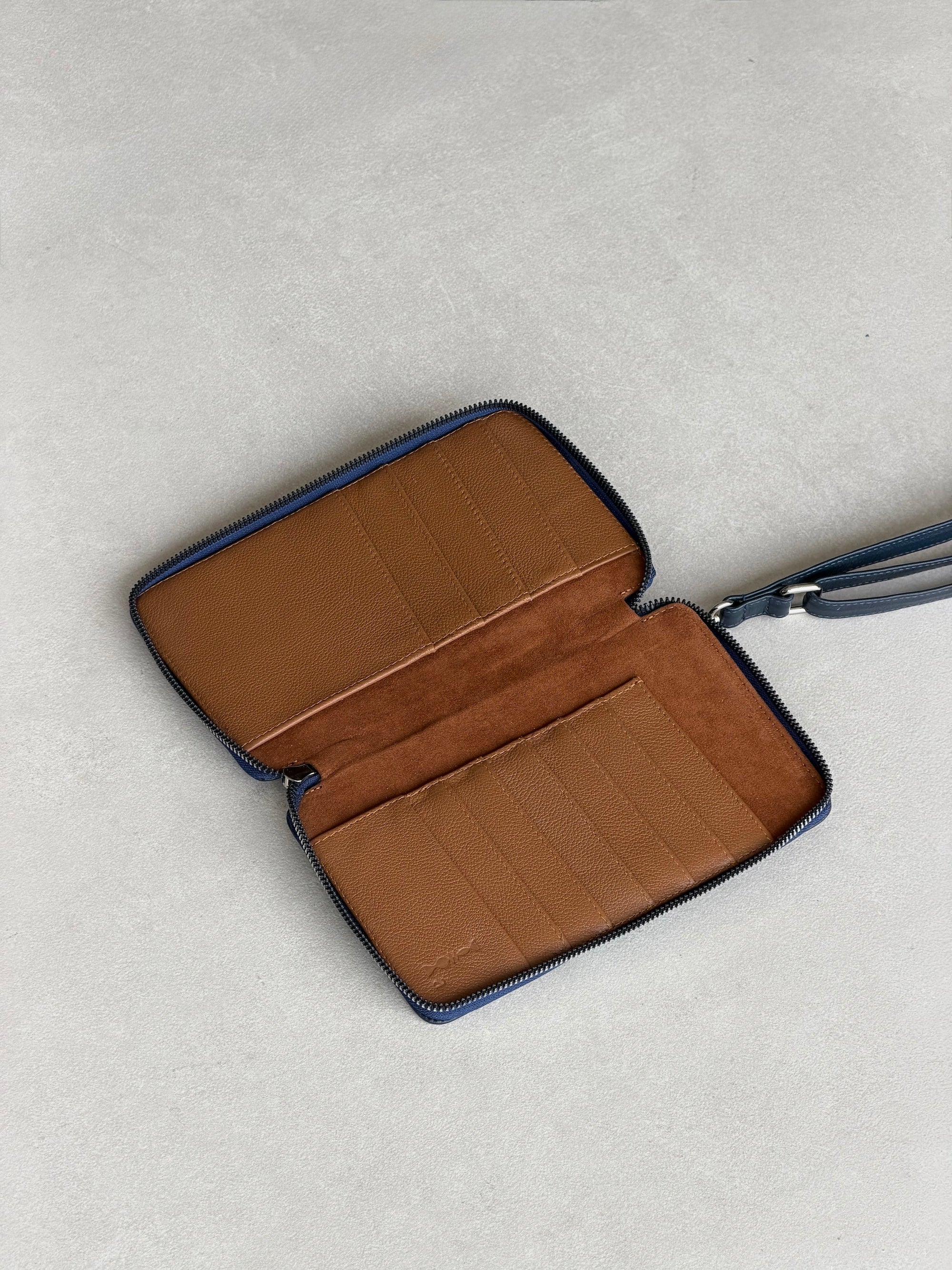 Portapasaporte familiar - Azul marino con camel