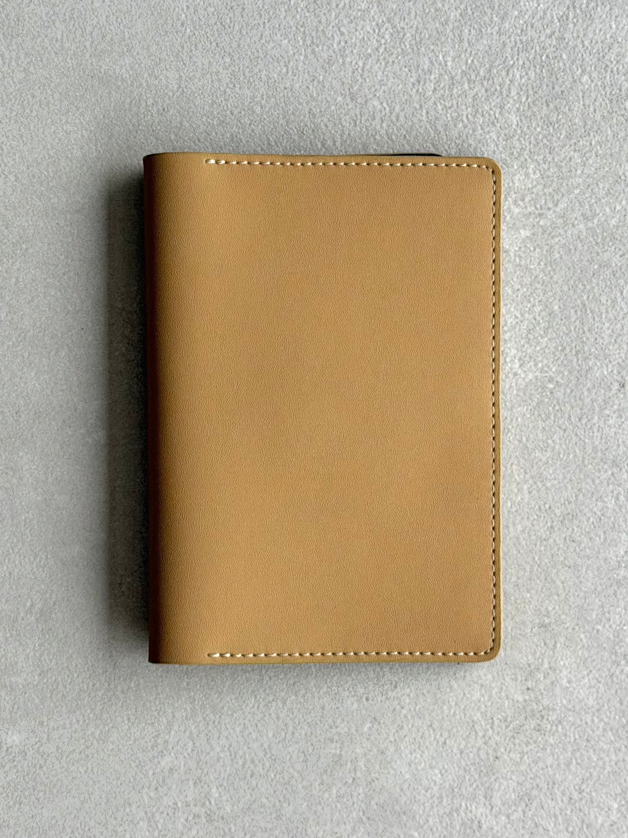 Portapasaporte individual - Amarillo con café