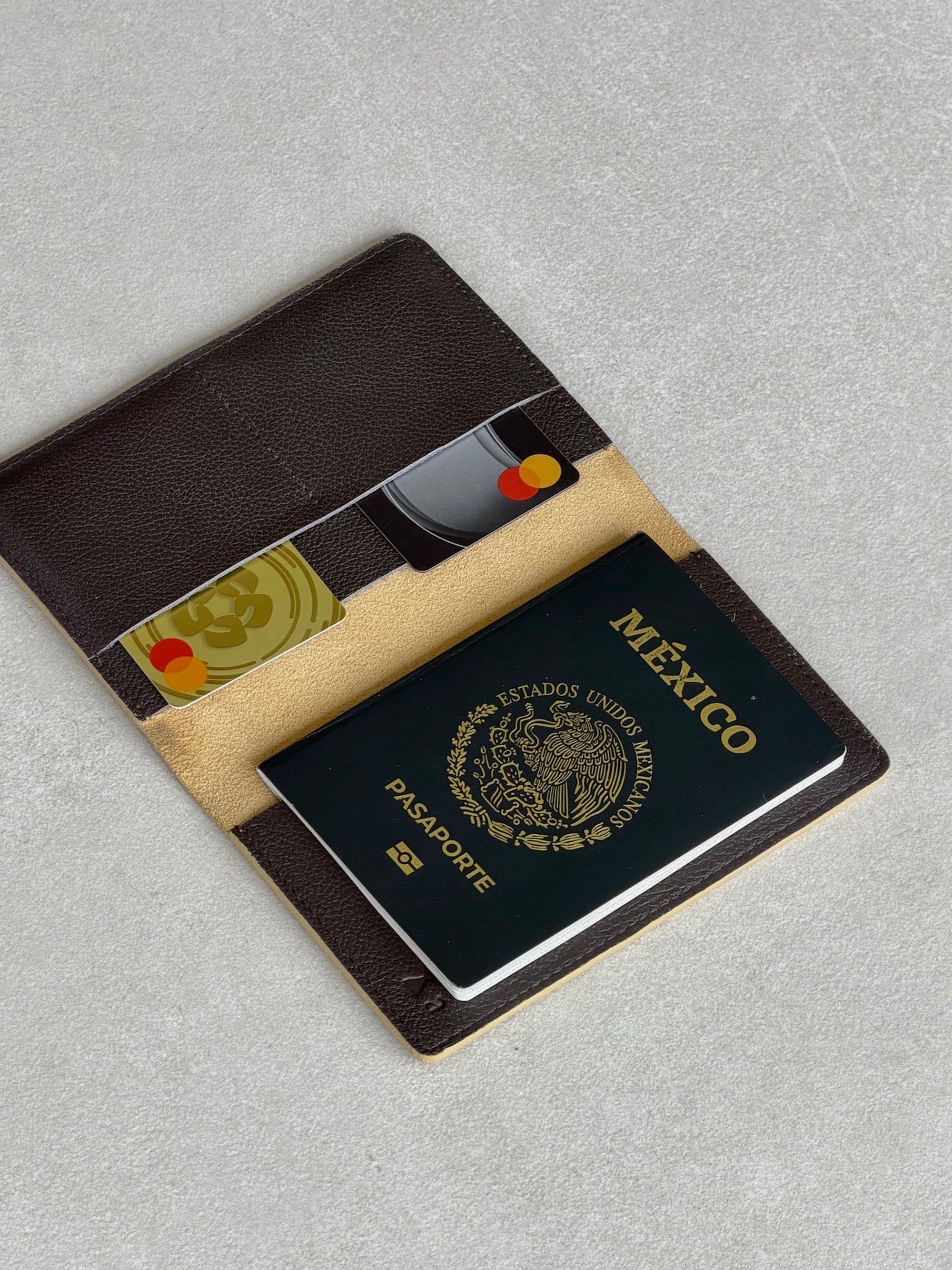 Portapasaporte individual - Amarillo con café