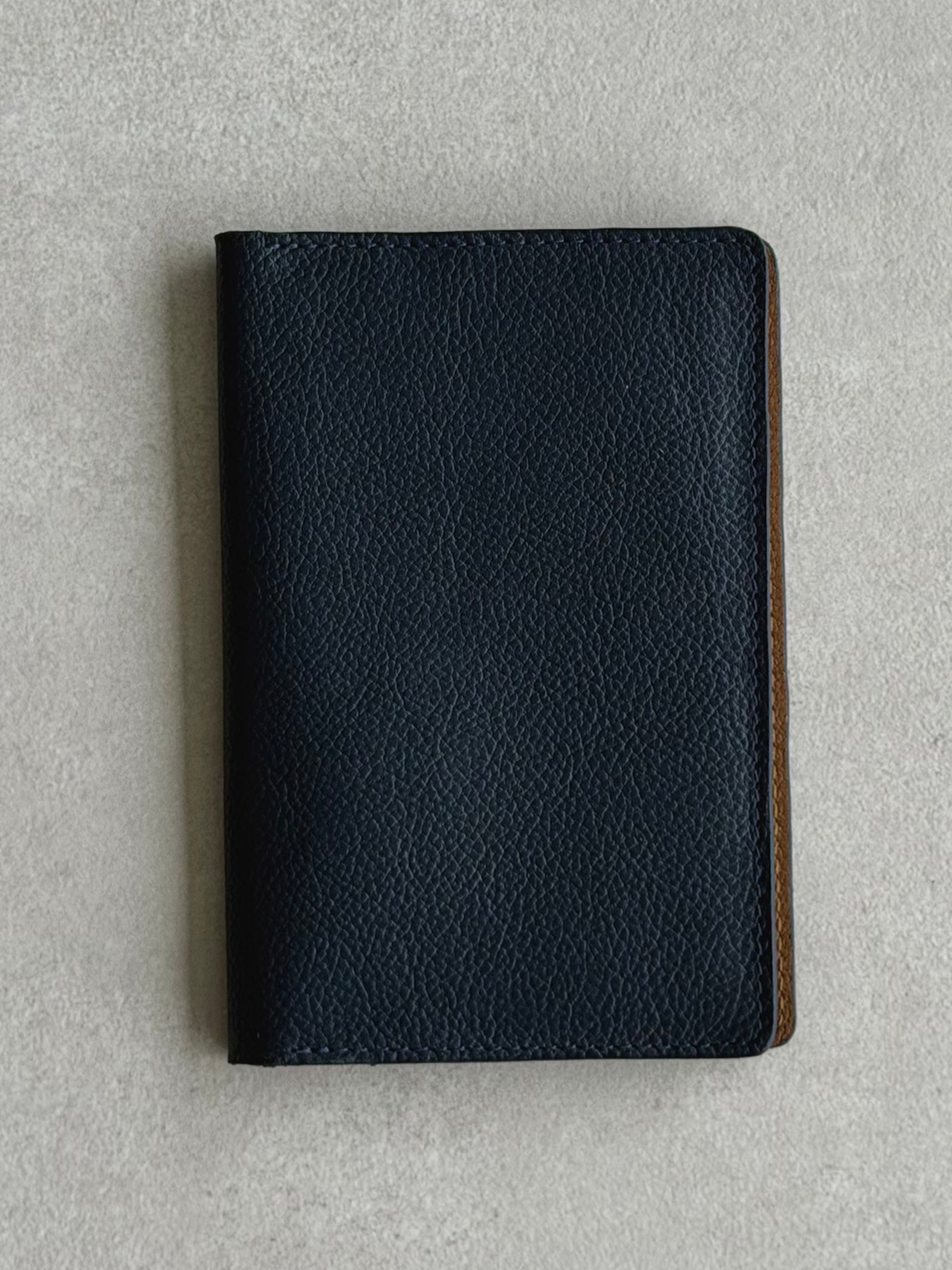 Portapasaporte individual - Azul marino con camel