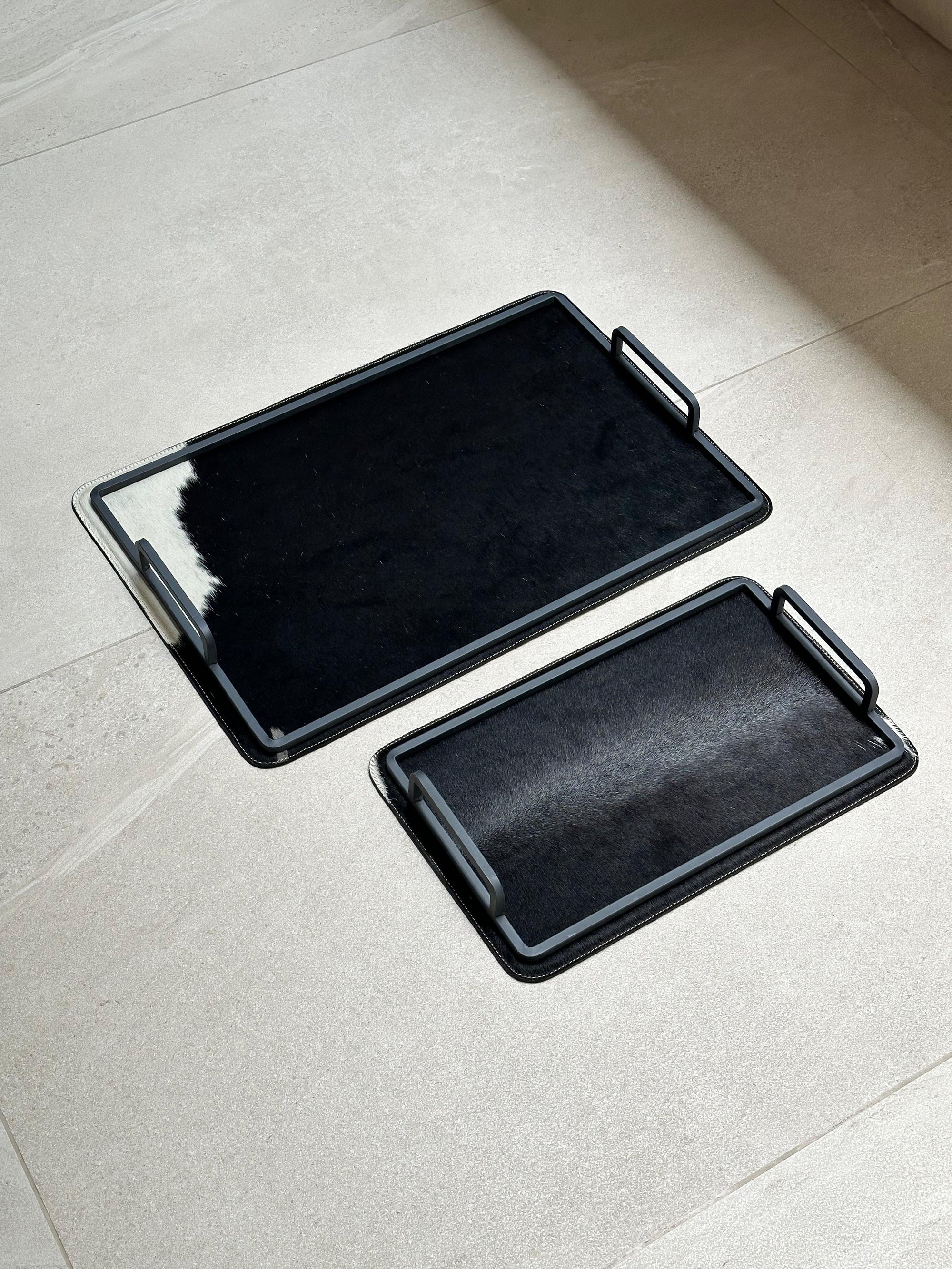 Set charolas con piel de pelo - Negra con mancha blanca