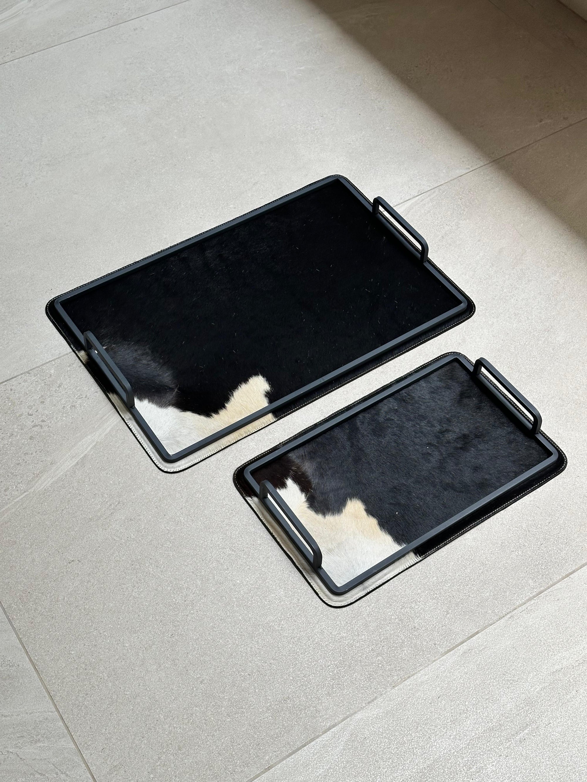 Set charolas piel con pelo - Negra con manchas blancas