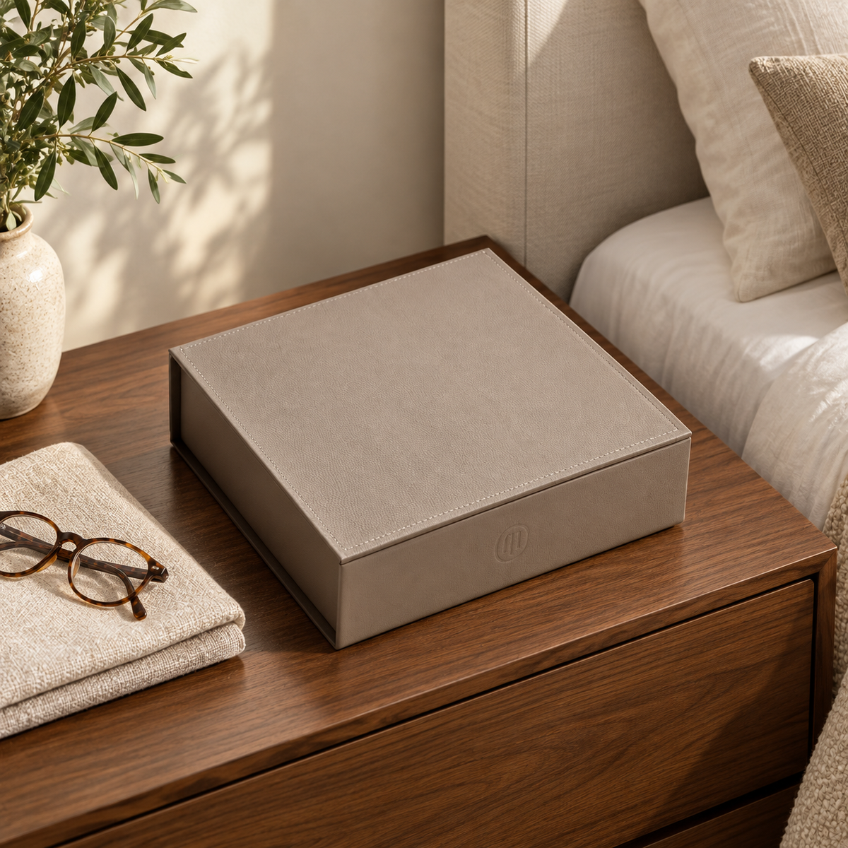 Caja de piel cuadrada - Beige — fotografía de portada aprobada